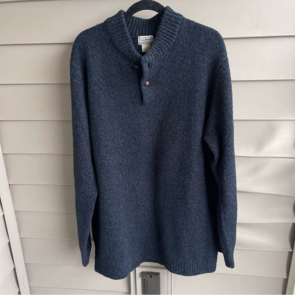 LL Bean 100% LambsWool Sweater Man’s XL Tall Blue Henley Heavyweight Fisherman